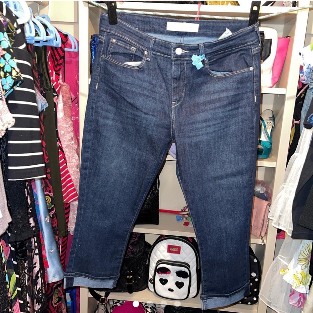 Signature Levi Strauss Mid Rise Capri